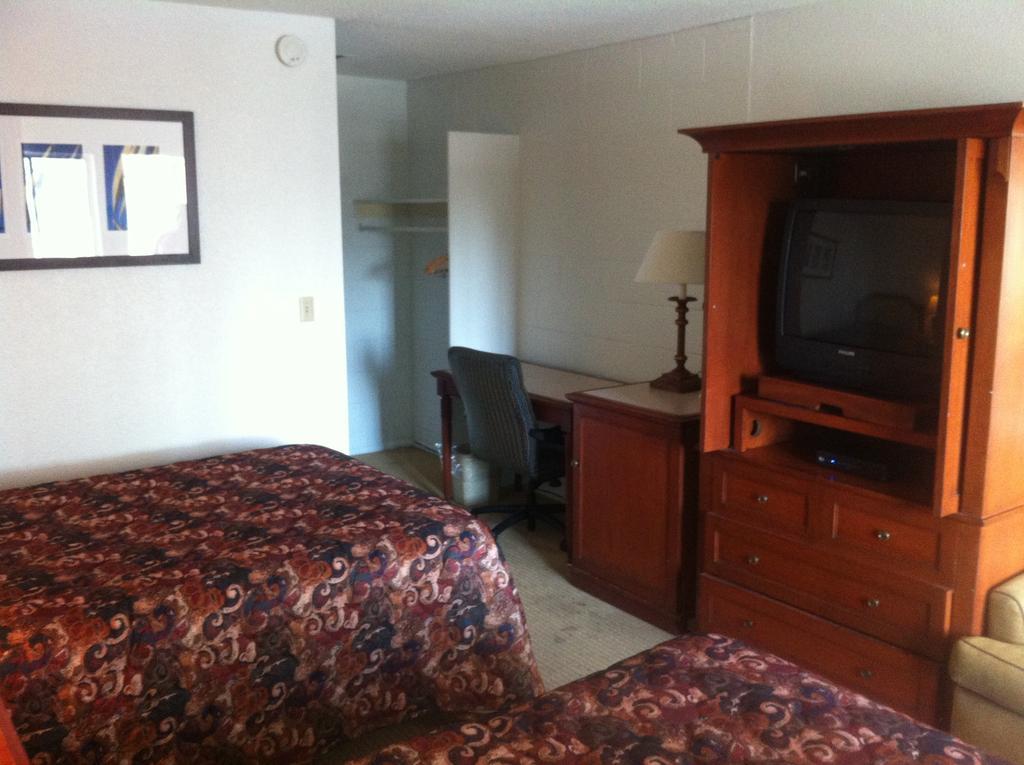 Economy Inn Річленд Екстер'єр фото