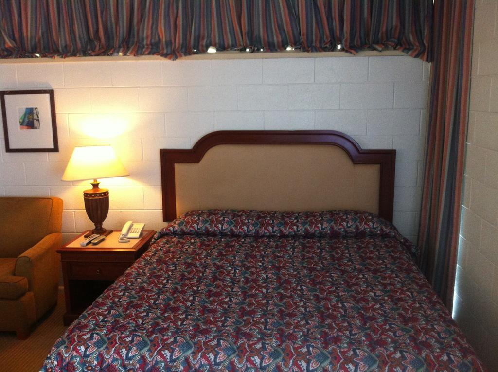 Economy Inn Річленд Екстер'єр фото